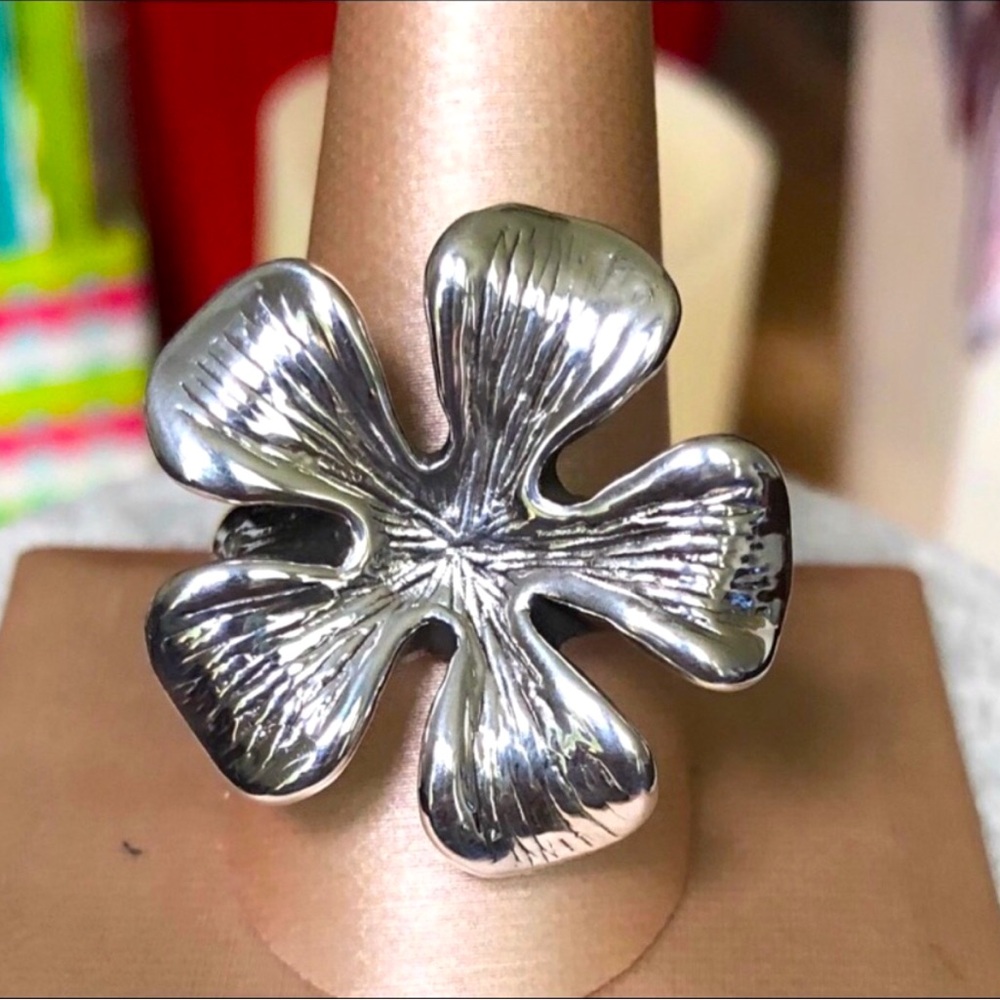 .925 Sterling Silver Flower Ring